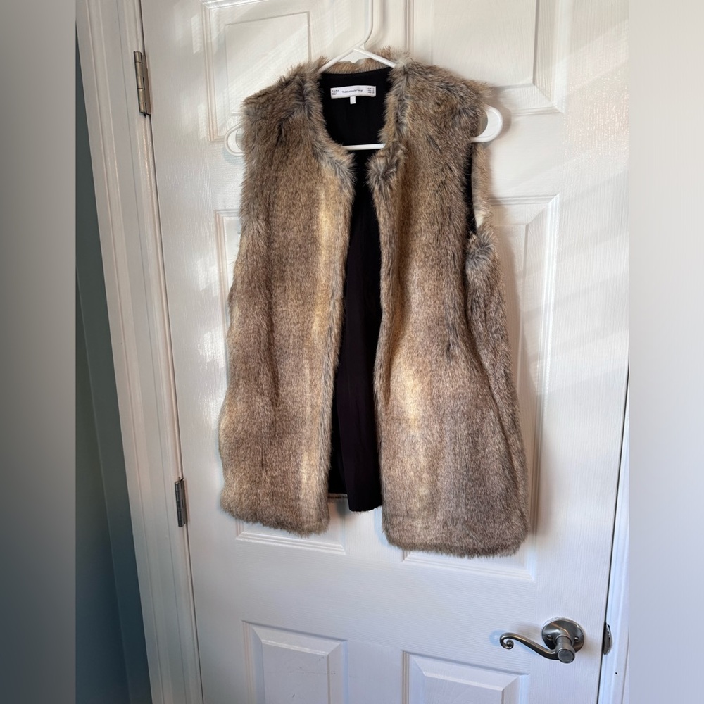 Zara faux fur vest size small